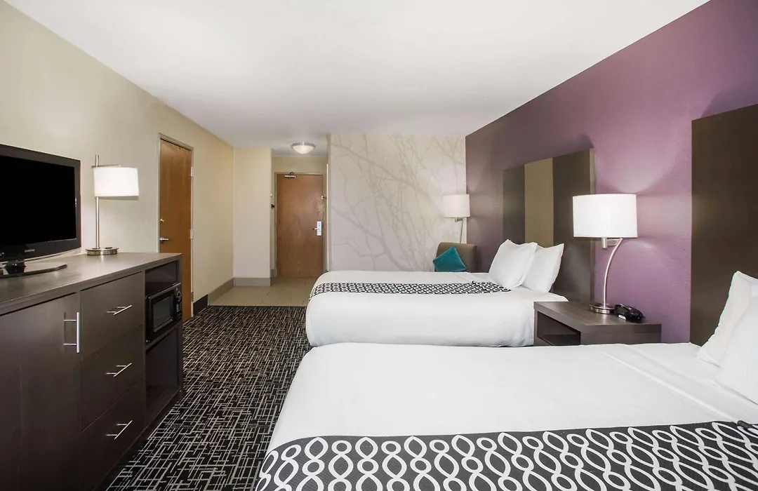 La Quinta Inn & Suits By Wyndham Pontoon Beach Il-1