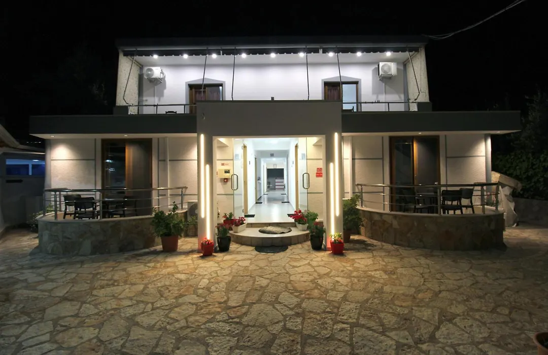 Vila Reni&Risi-1