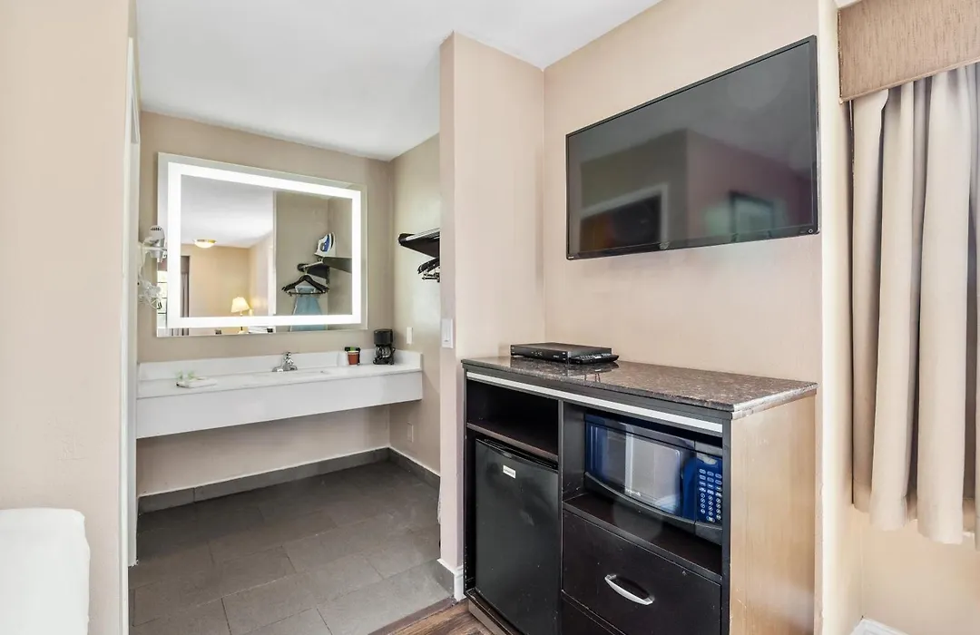 Executive Inn-1