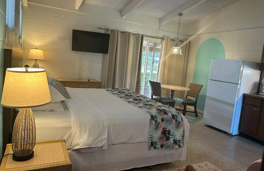 Tropical Marina & Resort On Lake Beresford-1