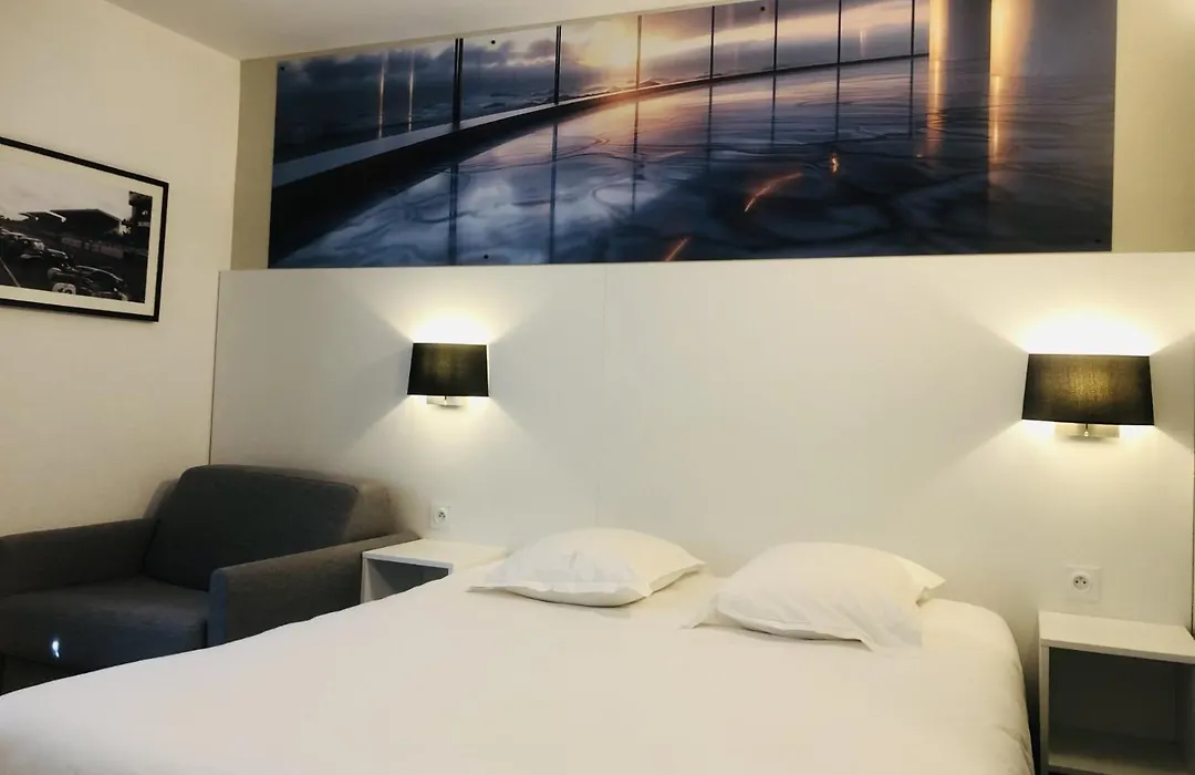 Hotel The Originals Bernay Acropole-1