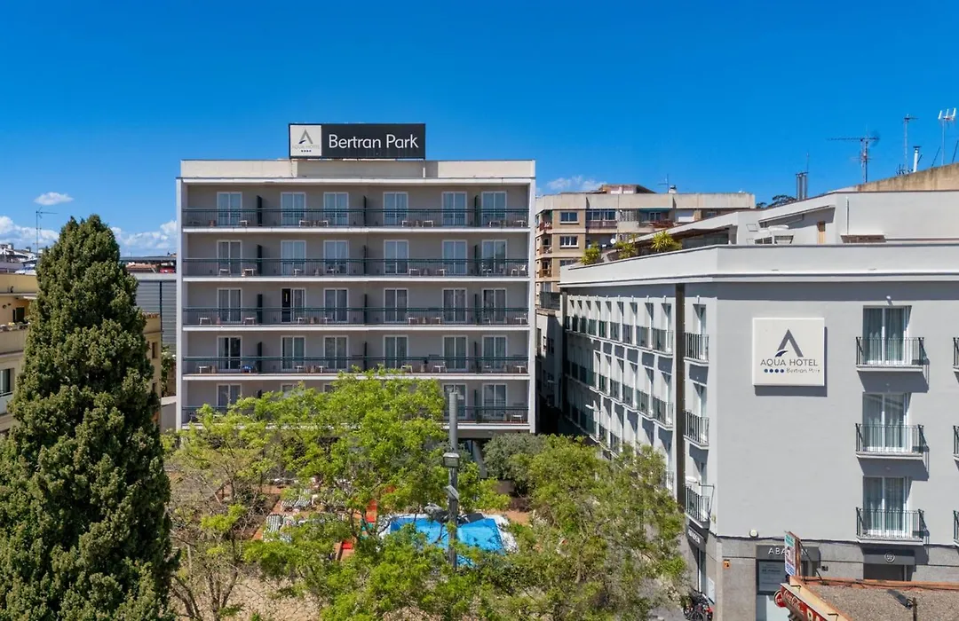 Aqua Hotel Bertran Park-1