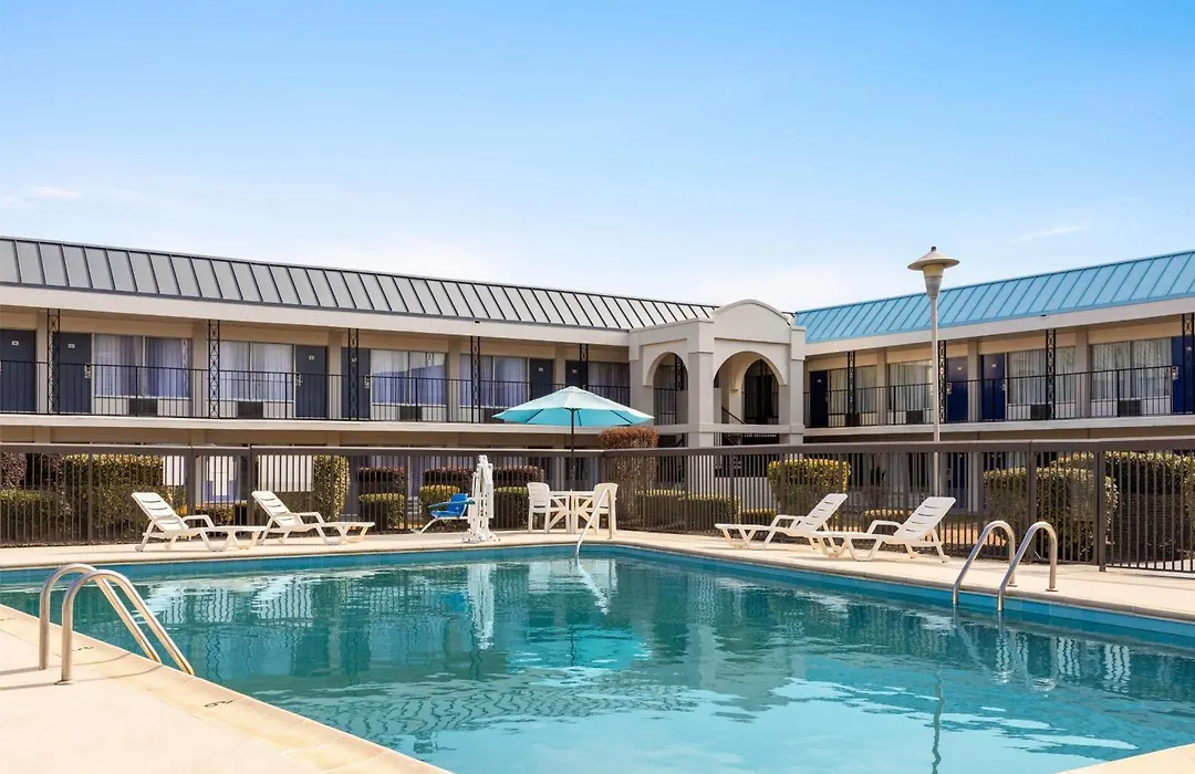 Days Inn By Wyndham Emporia-1