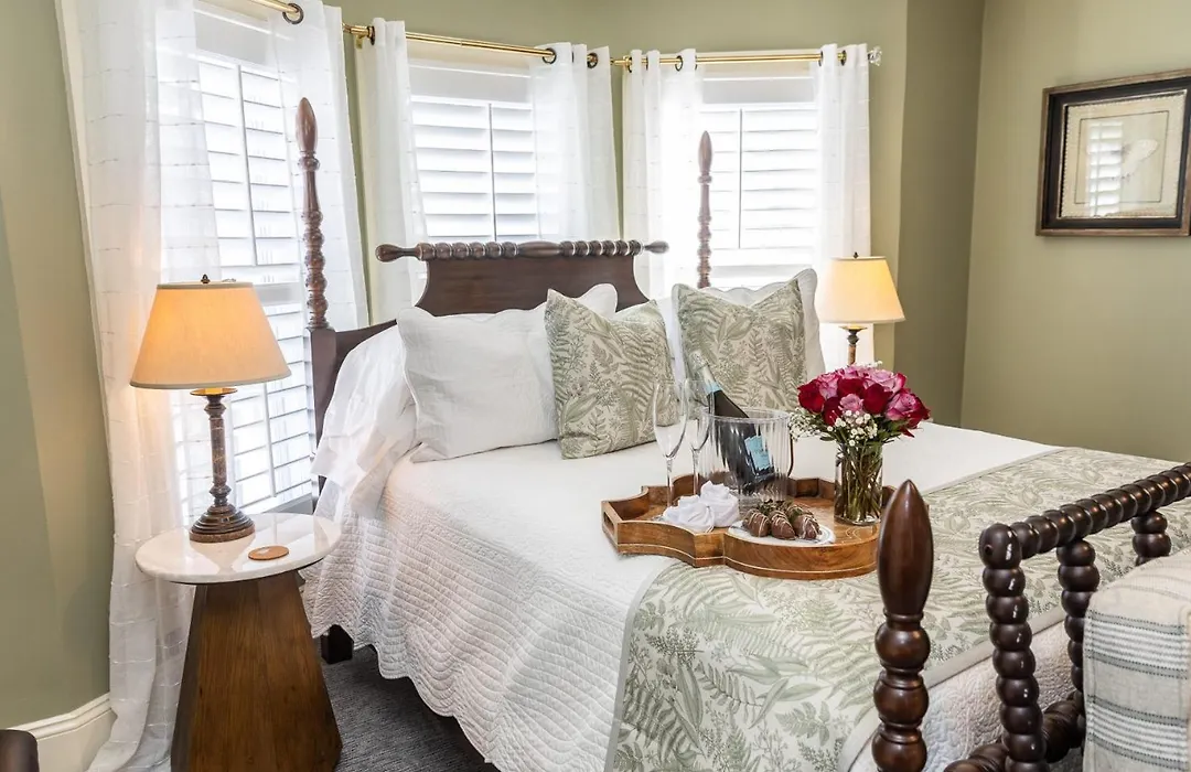 White Doe Inn Bed & Breakfast-1
