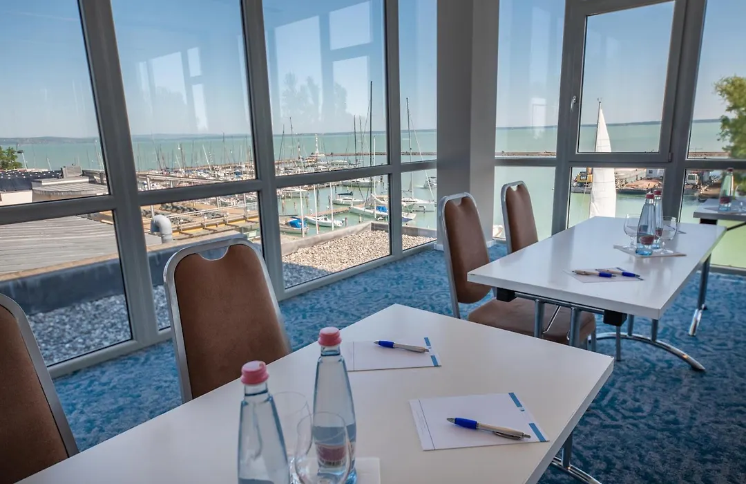 Hotel Yacht Wellness&Business-1