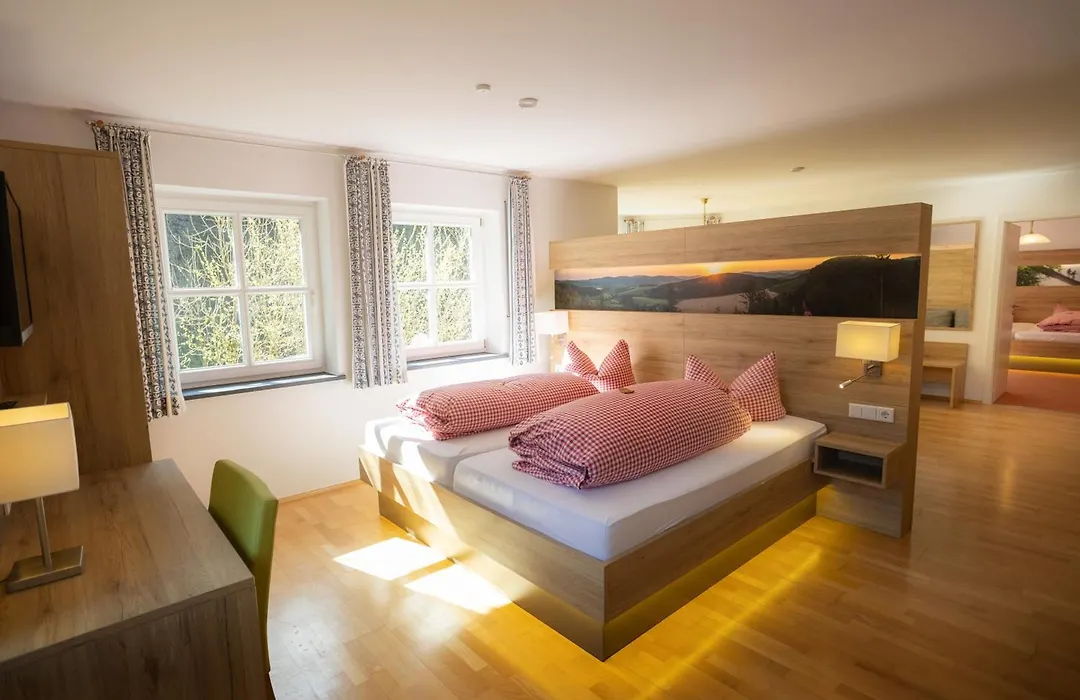 Hotel&Gasthof Hubertushöhe - Ihr Hotel für Urlaub mit Hund-1