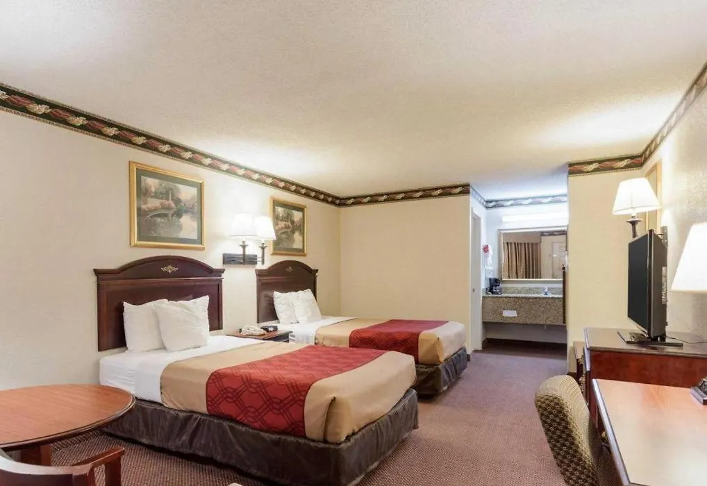 Econo Lodge Grenada-1