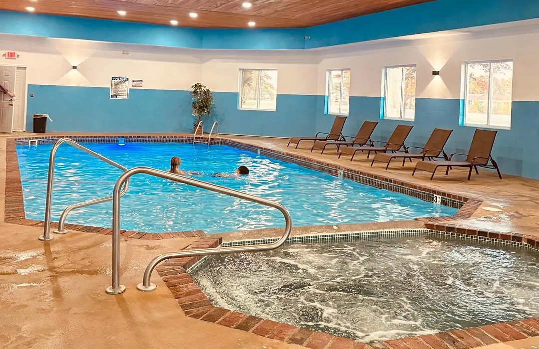 Super 8 By Wyndham Escanaba-1