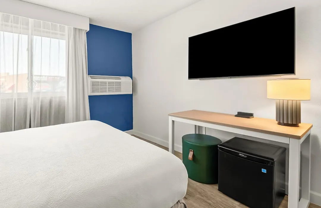 Spark By Hilton Eden Prairie-1