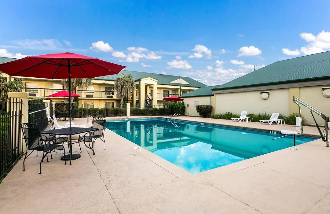 Quality Inn & Suites Near Lake Eufaula-1