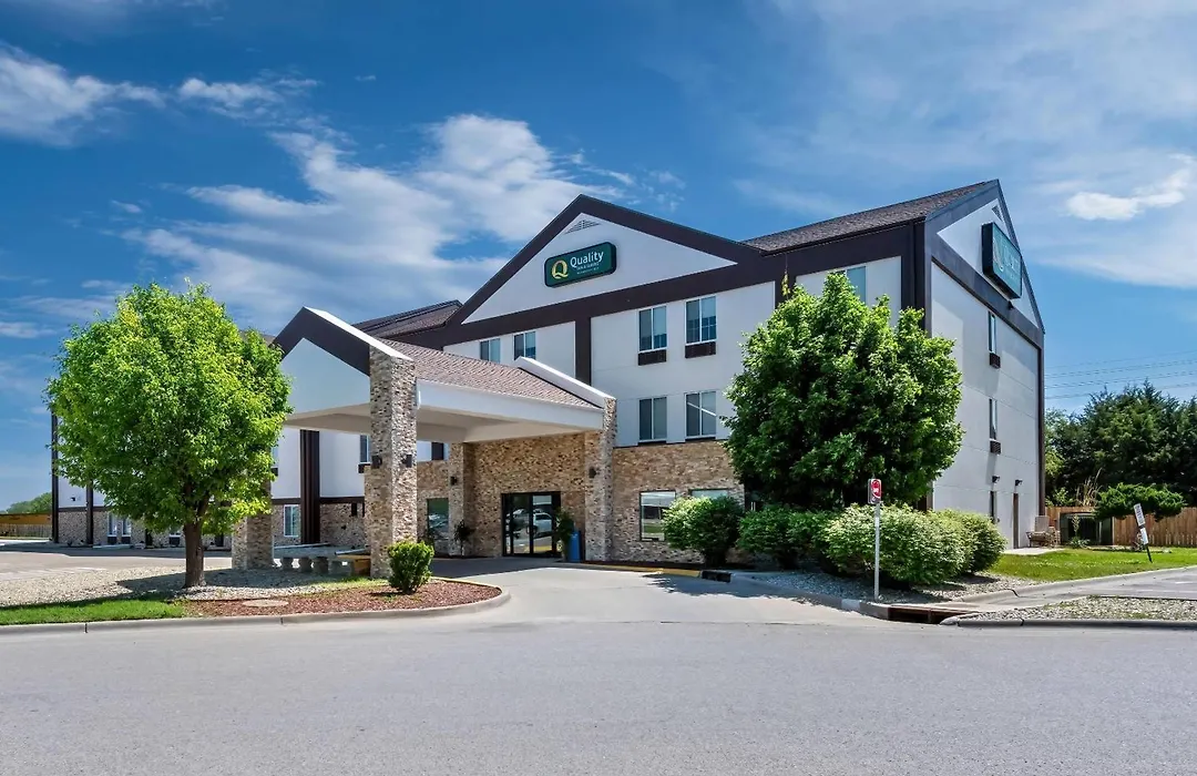Quality Inn & Suites Manhattan-1