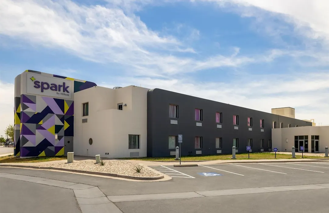 Spark By Hilton Artesia-1