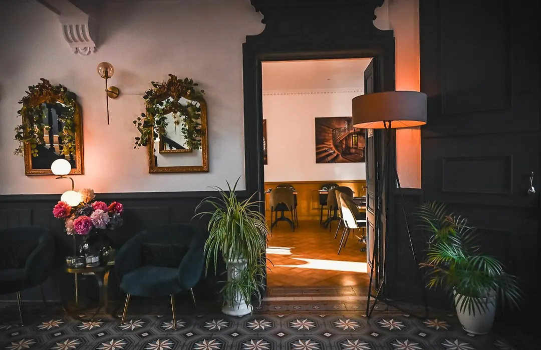 Hotel Des Dauphins-1