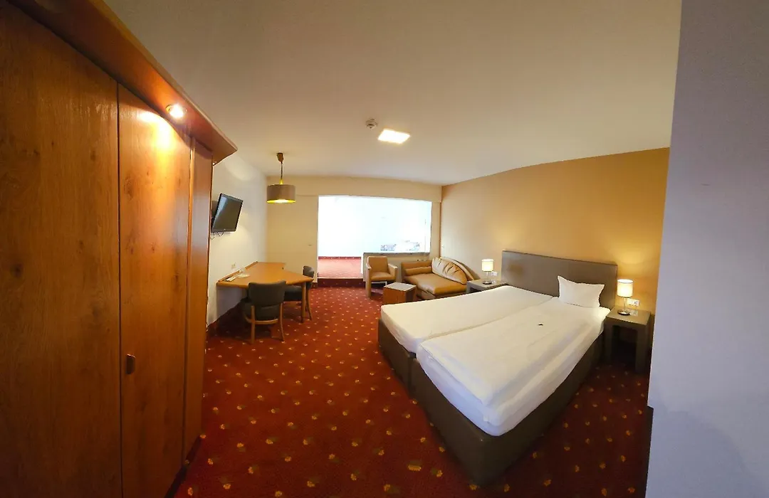 Hotel Altes Weinhaus-1