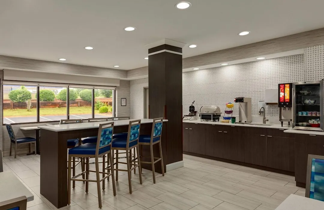 Days Inn & Suites By Wyndham Prattville-Montgomery-1