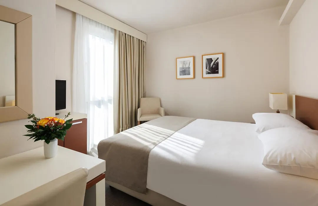 Hotel Albatros Plava Laguna-1