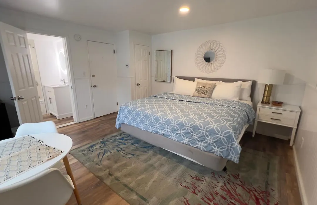 Driftwood Motel-1