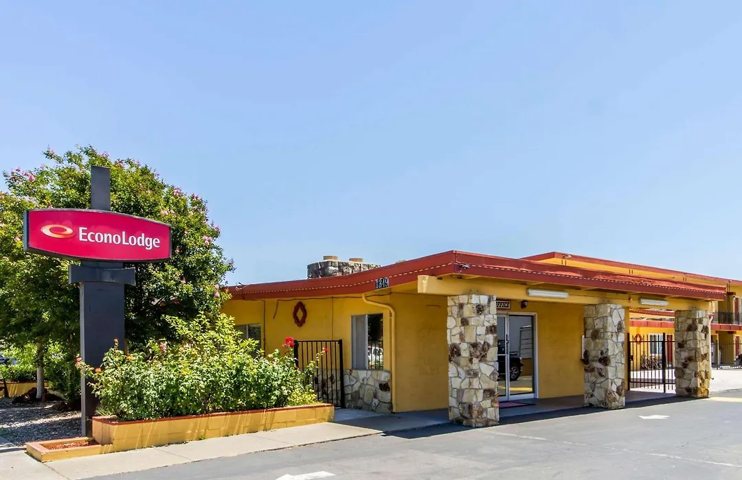 Econo Lodge-1