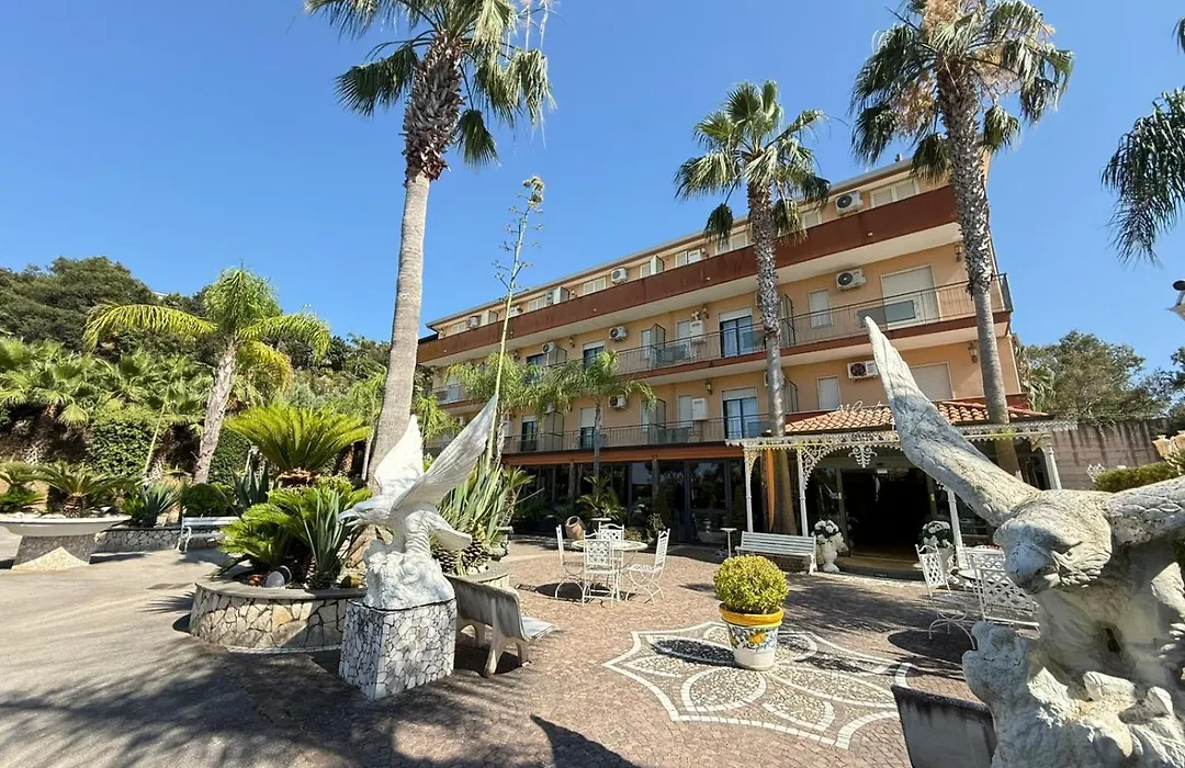 Hotel Happy Days-1