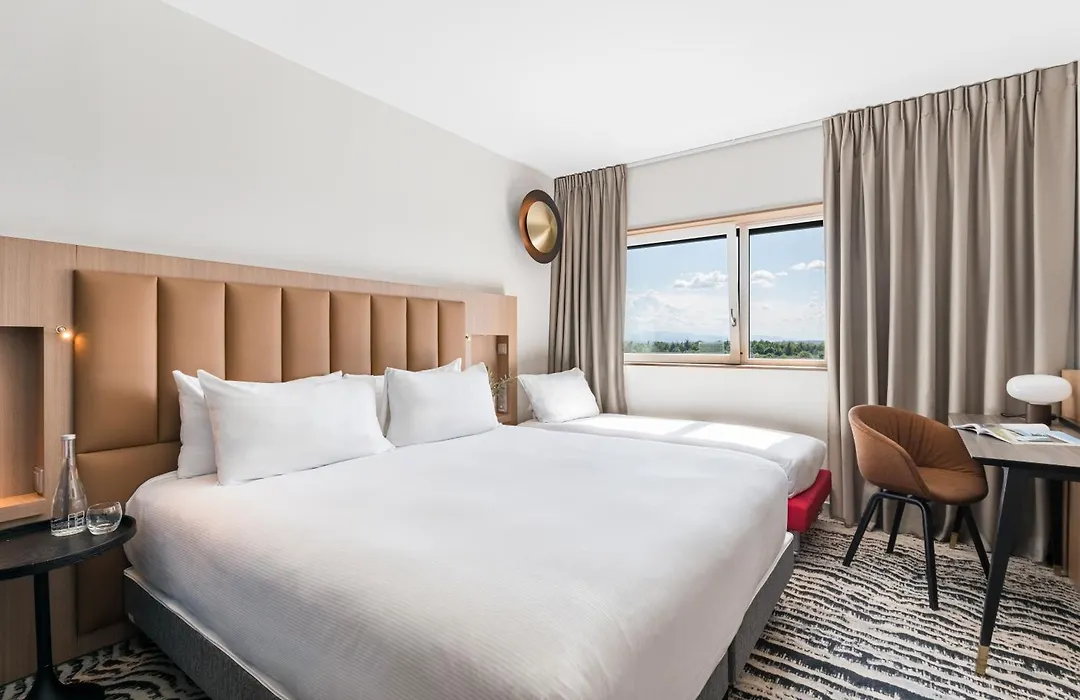 Doubletree By Hilton Lyon Eurexpo & Spa-1