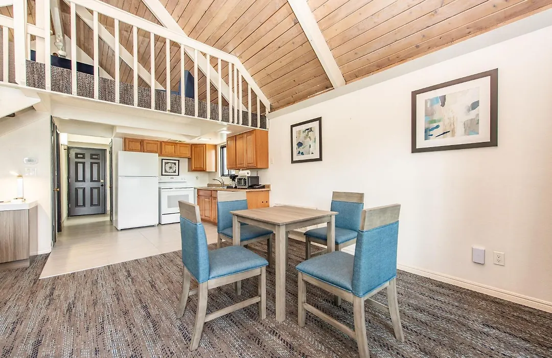 Oyster Bay Inn & Suites-1