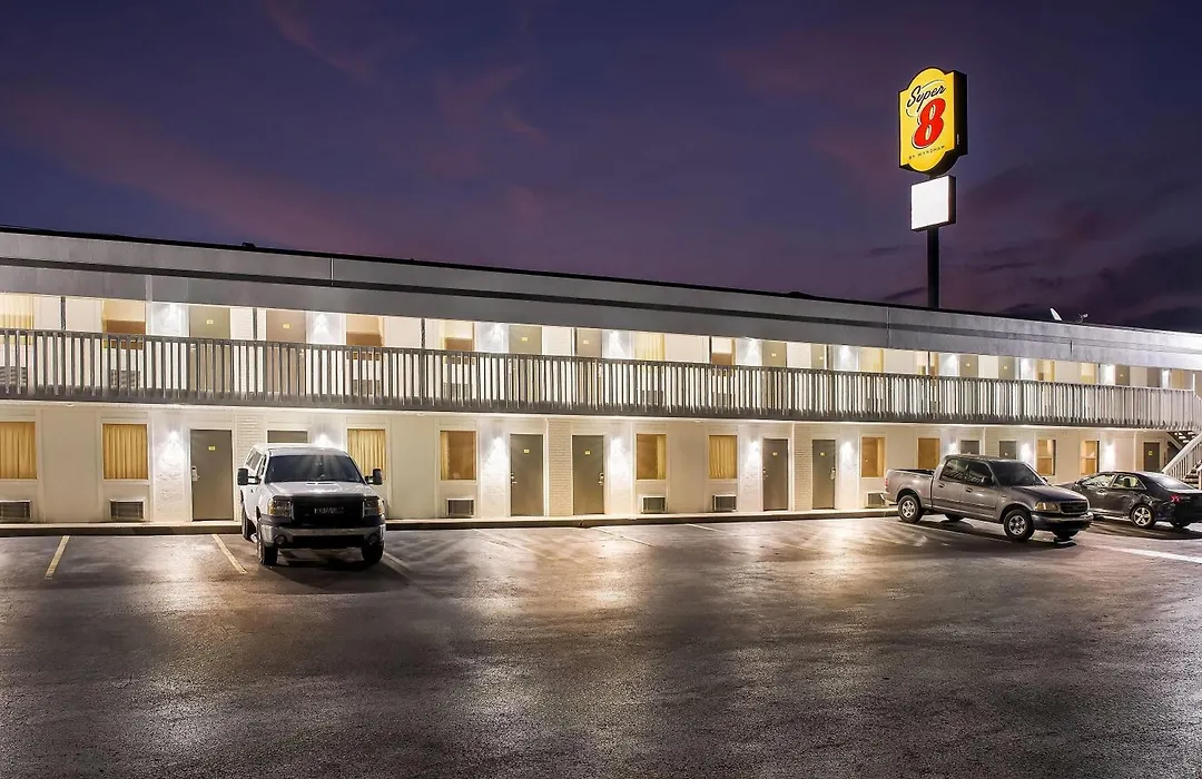 Super 8 By Wyndham Brownsburg-1