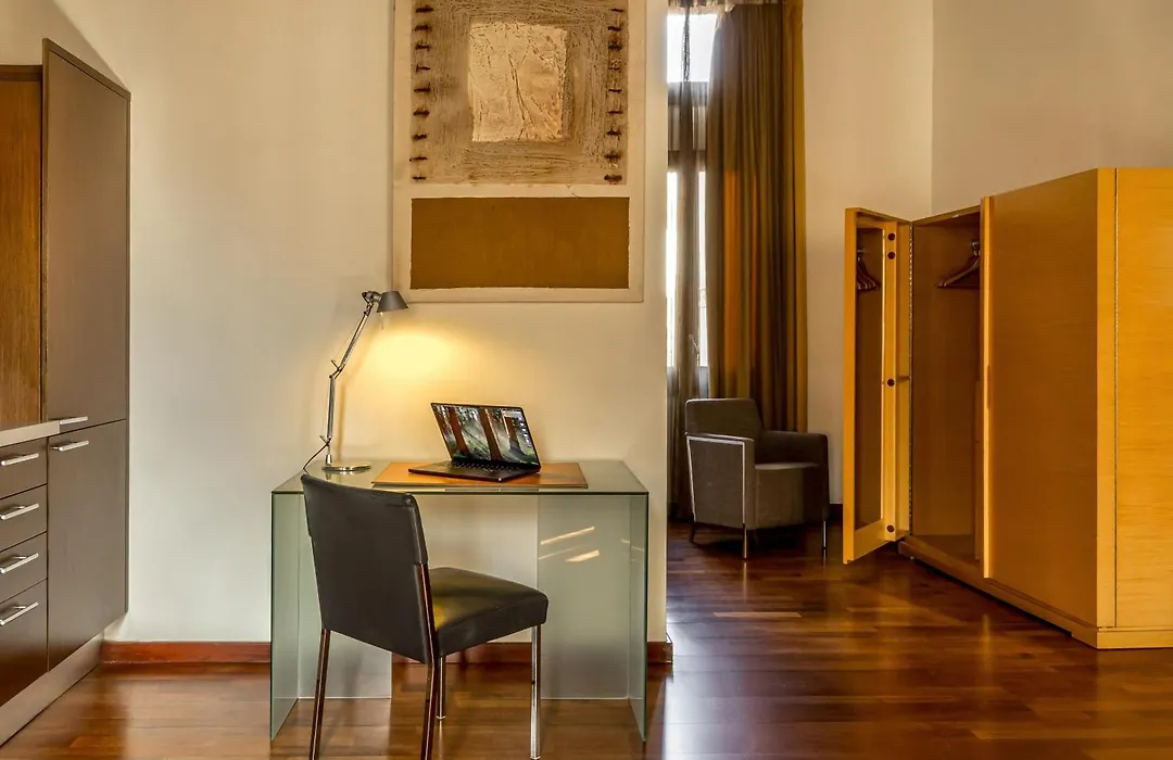 Mercer House Boria Bcn-1