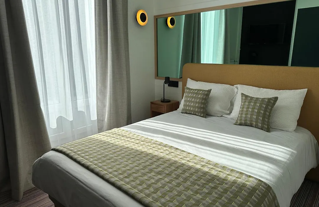 Dyke Hotel-1