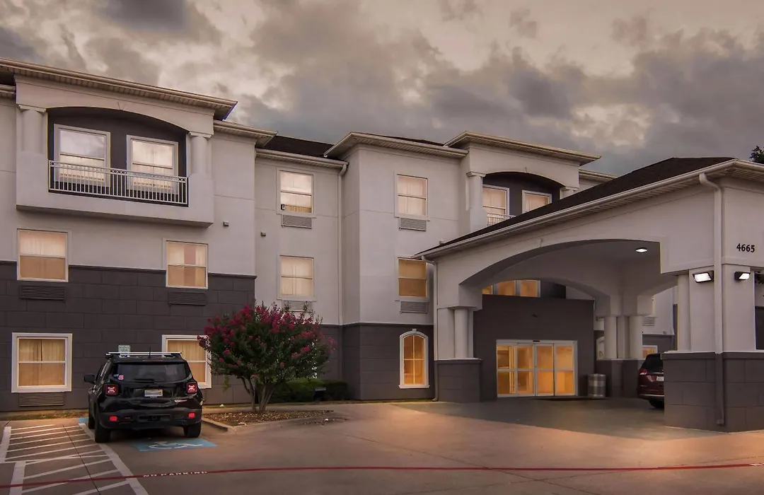 Super 8 By Wyndham Fort Worth Stockyards-1