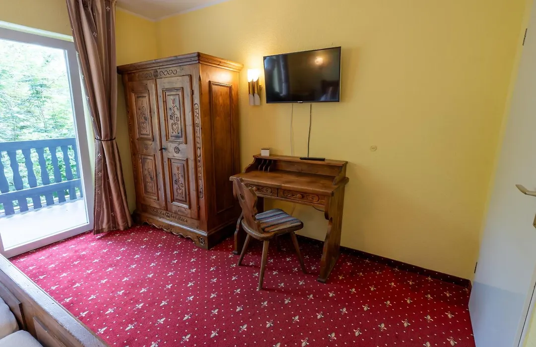 Hotel In Der Strassen-1