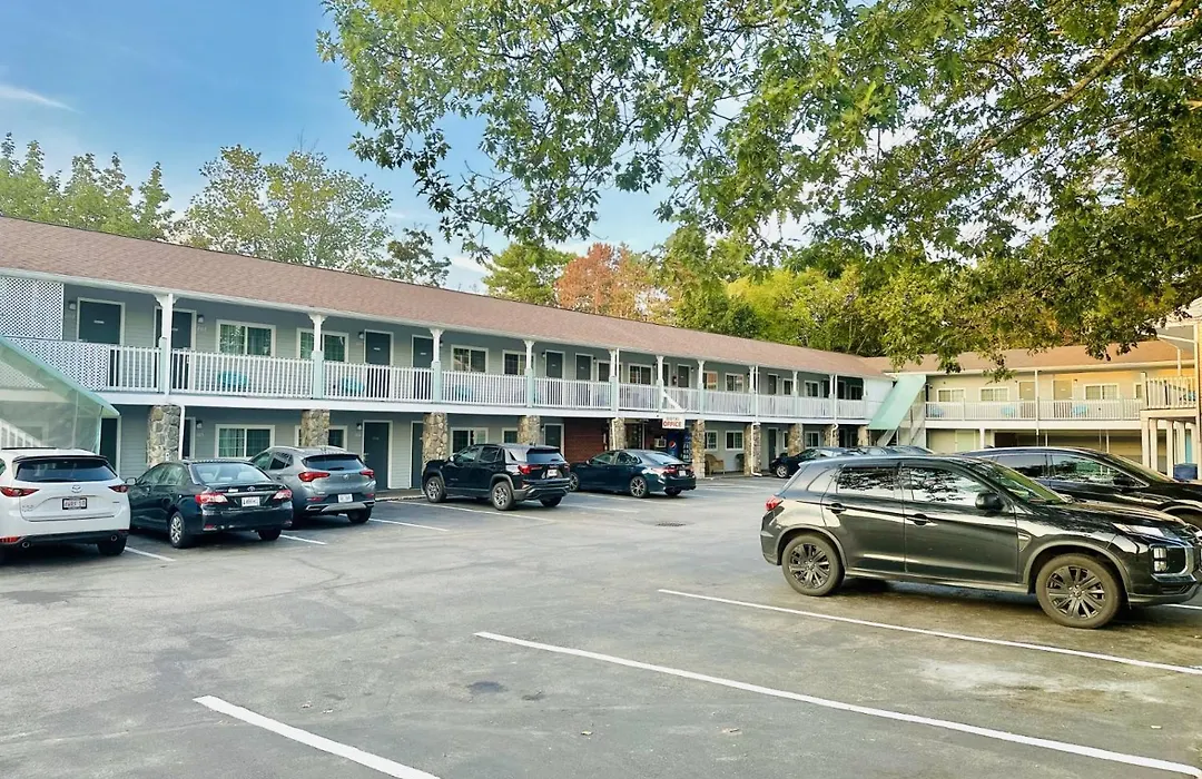 Hampton Motor Inn-1