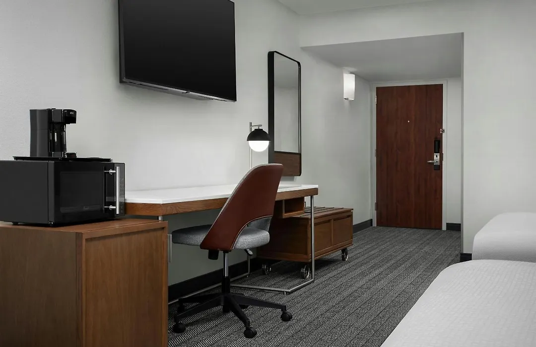 Courtyard By Marriott Bloomington-1