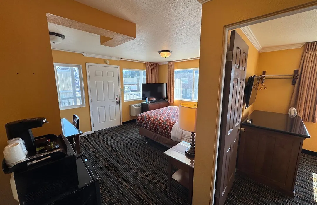 The Royal Victorian Motel-1