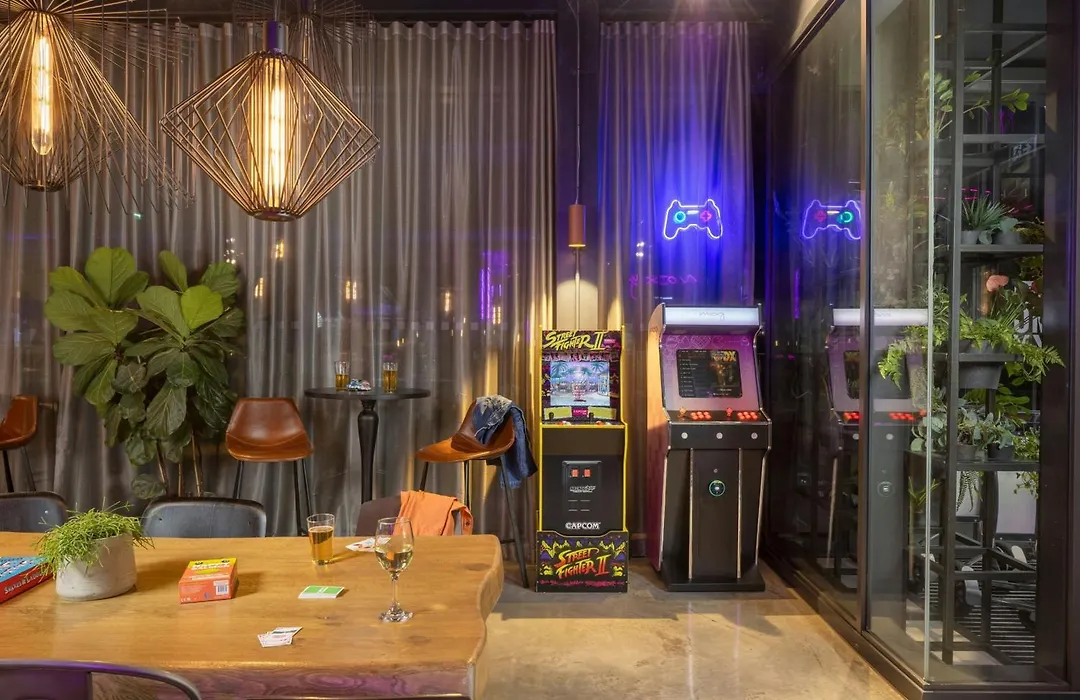 Moxy York-1