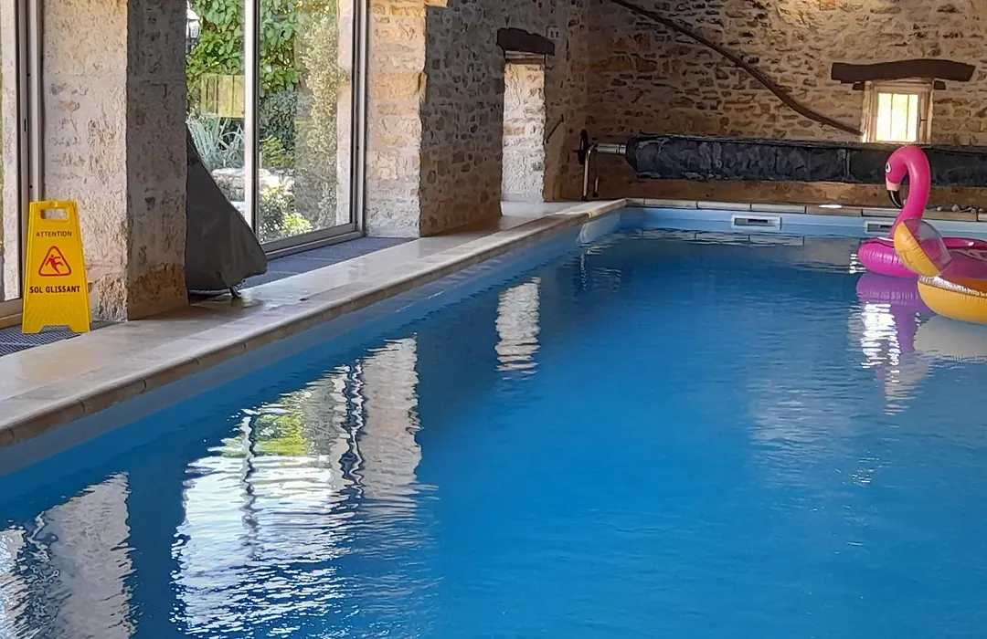 La Causserie, Chambre d'Hôtes avec piscine interieure, pour vous seuls !-1