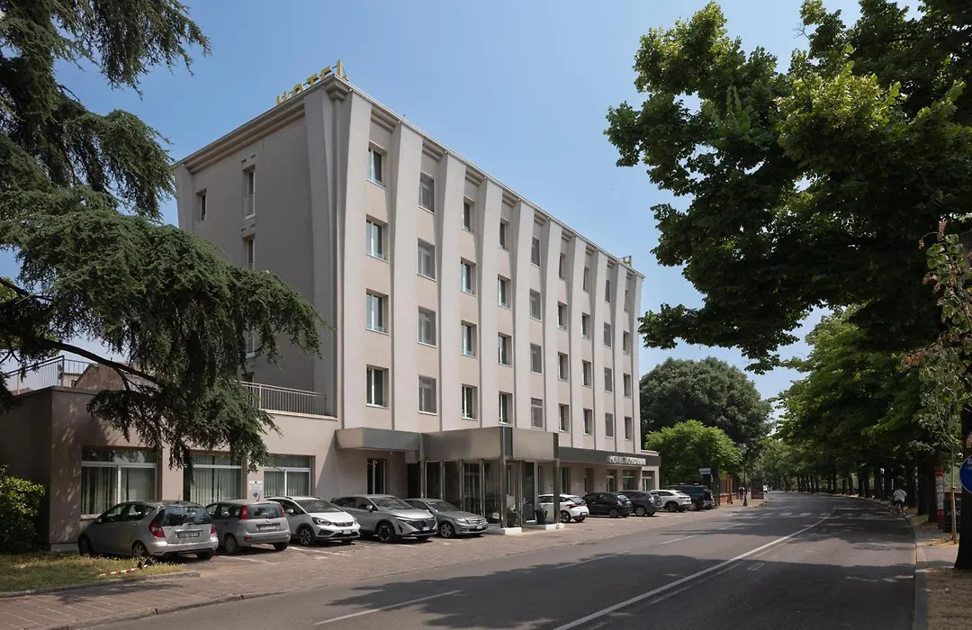 Hotel Toscanini-1