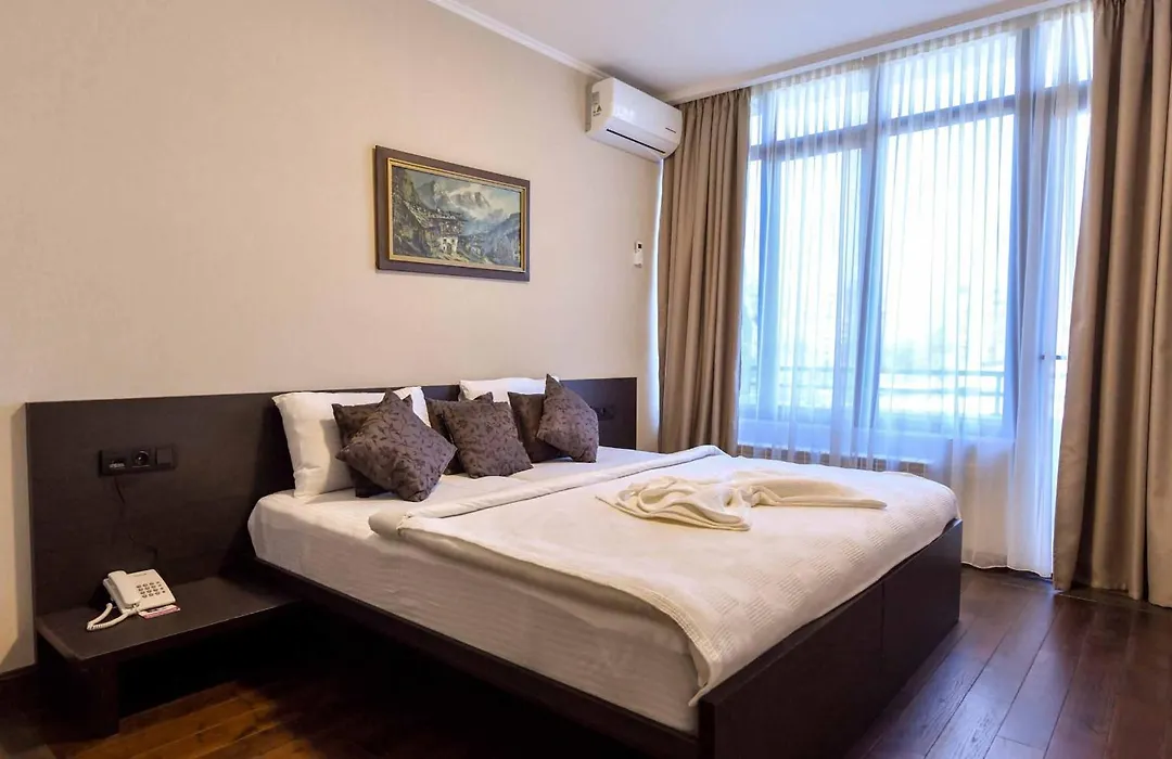 Shirak Hotel-1