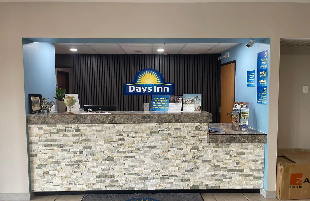 Days Inn By Wyndham Jefferson City-1