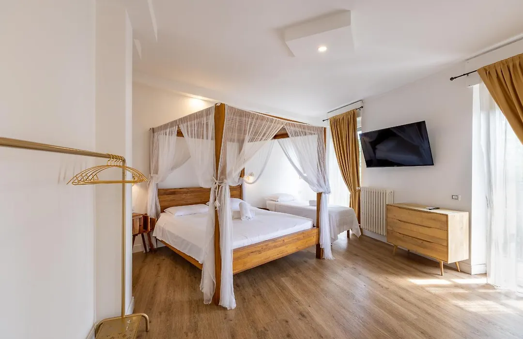 Domino Hotel-1