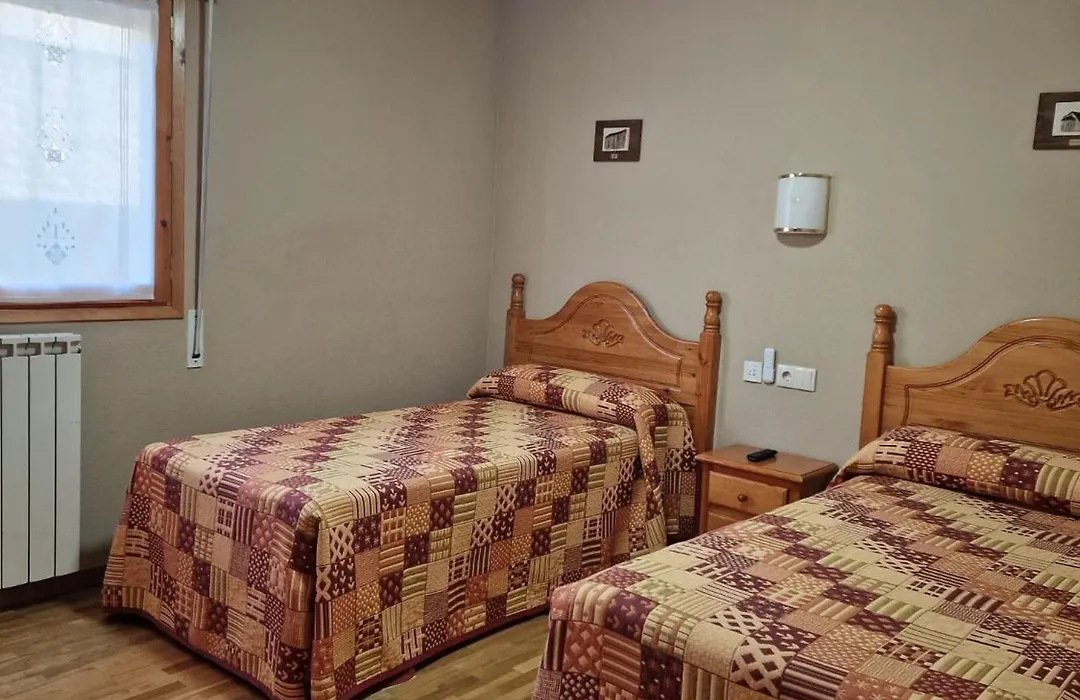 Hostal Valle De Tena-1