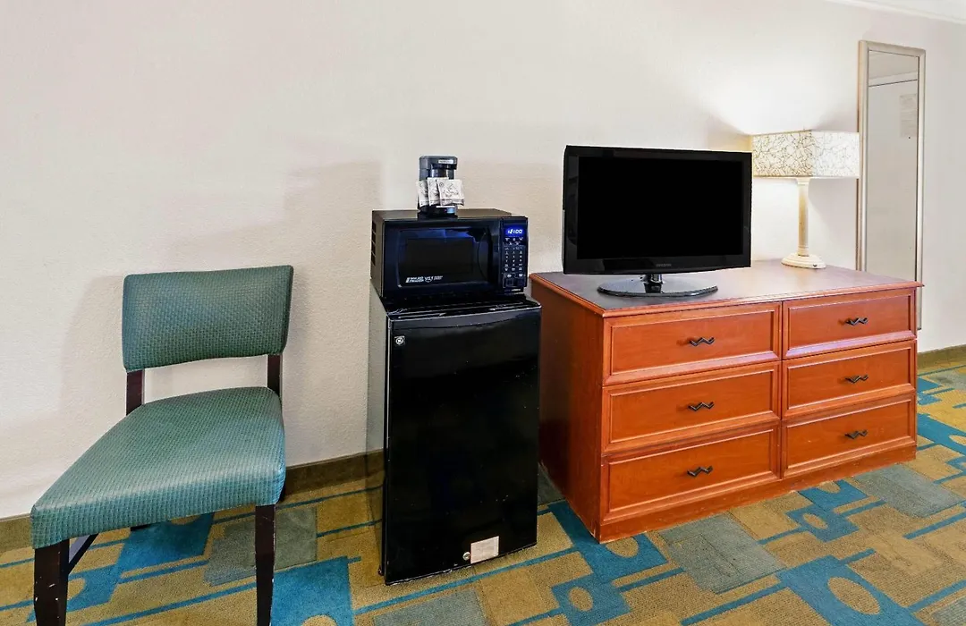 Travelodge By Wyndham Phoenix North-1