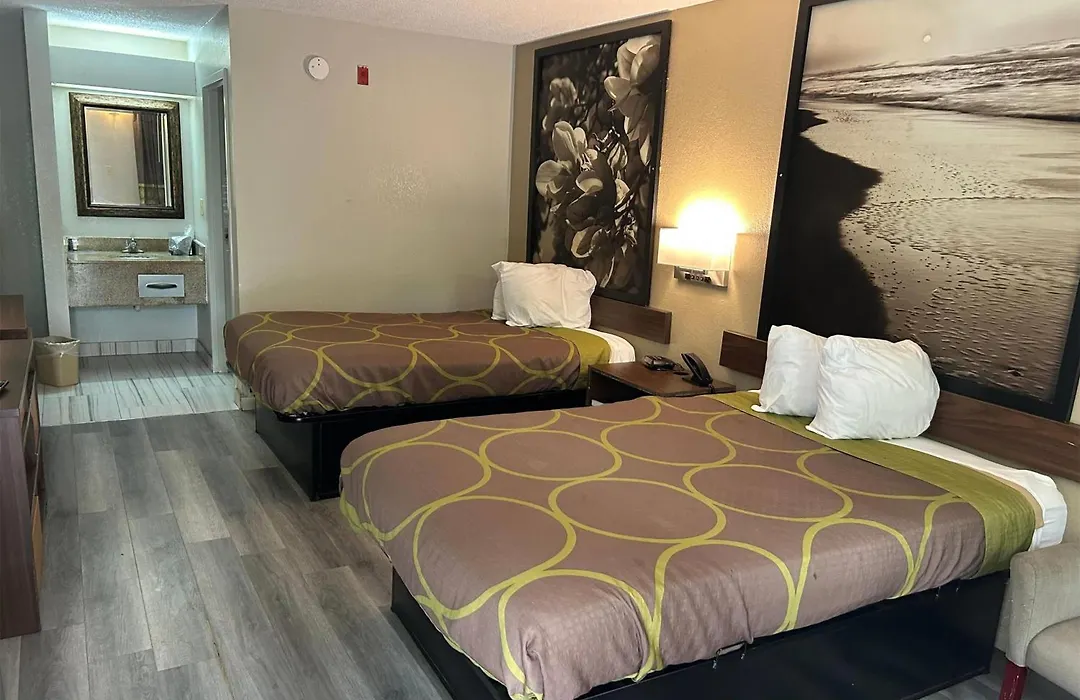 Super 8 By Wyndham Fayetteville-1
