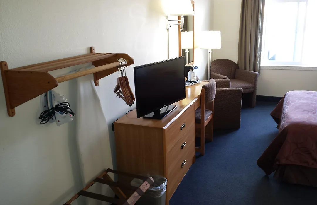 Days Inn By Wyndham Great Falls-1