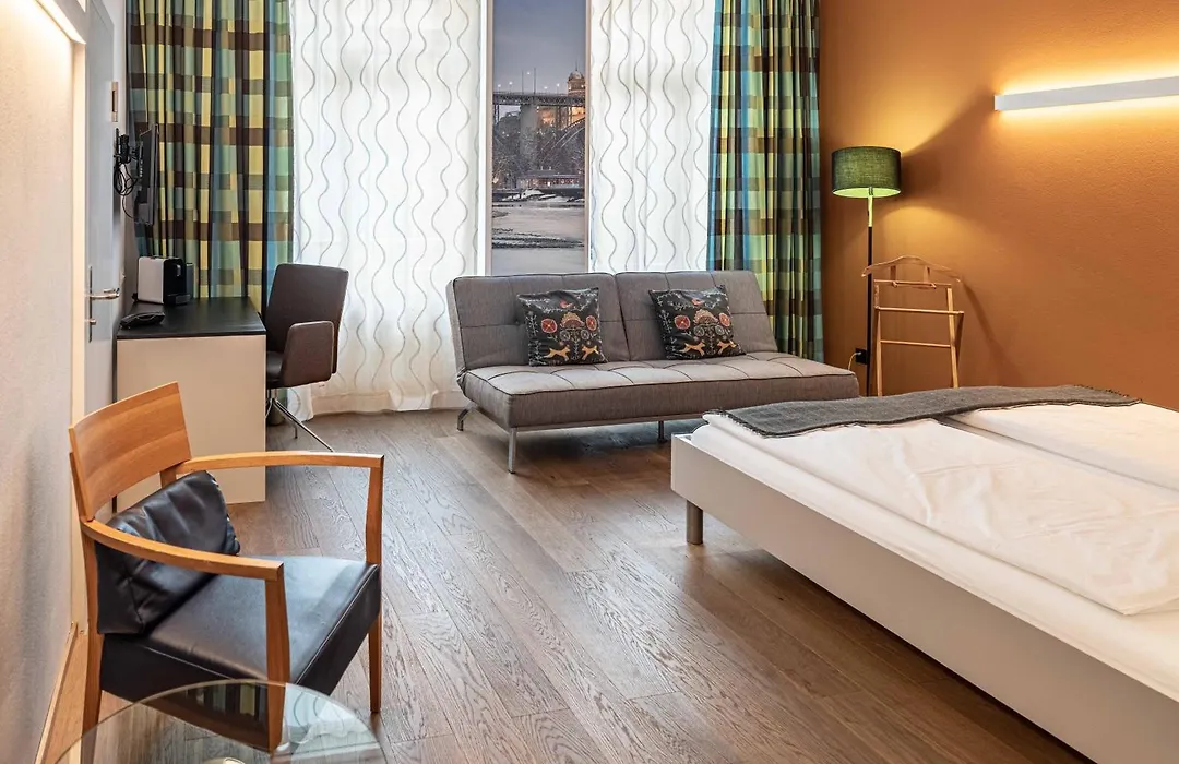 Hotel Baeren Am Bundesplatz-1