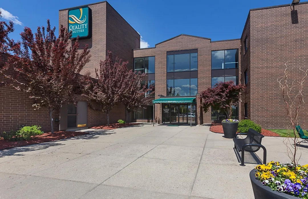 Quality Suites Lansing West-1