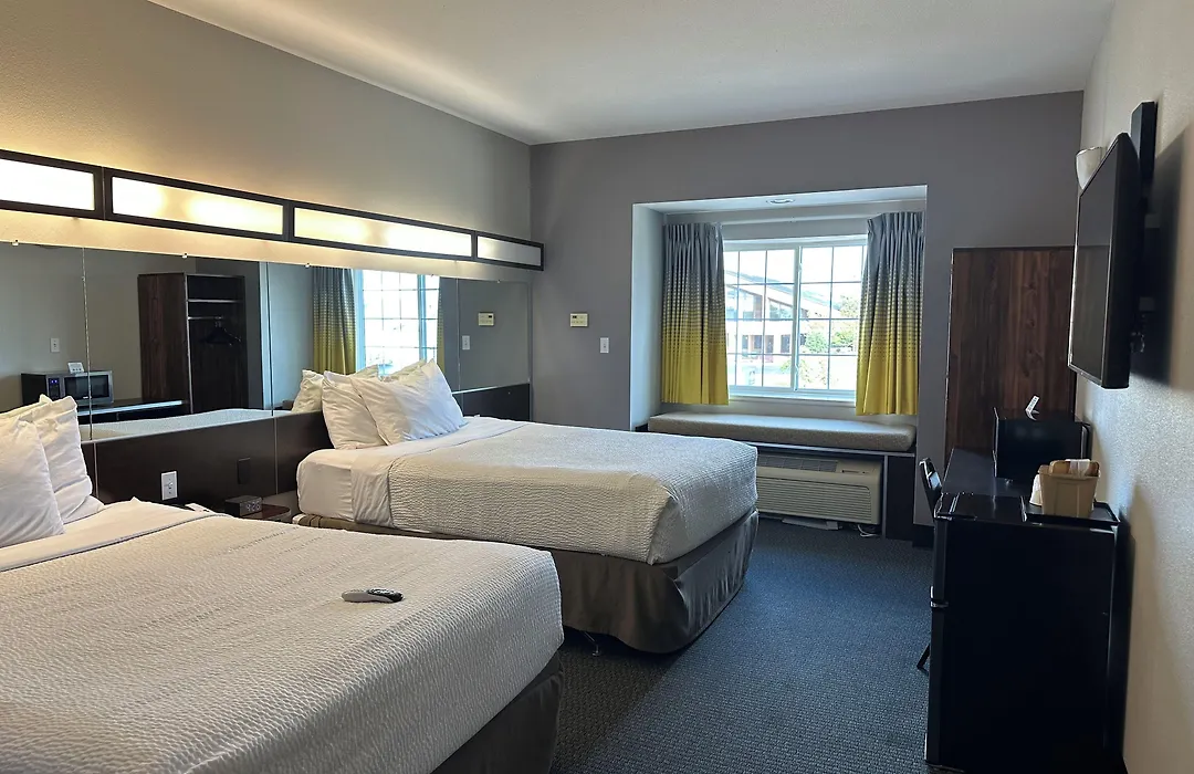 Microtel Inn & Suites By Wyndham Quincy Downtown - River Area-1