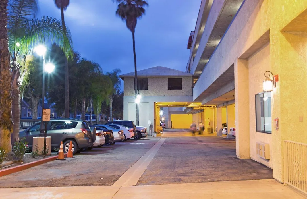 Howard Johnson By Wyndham Torrance-1