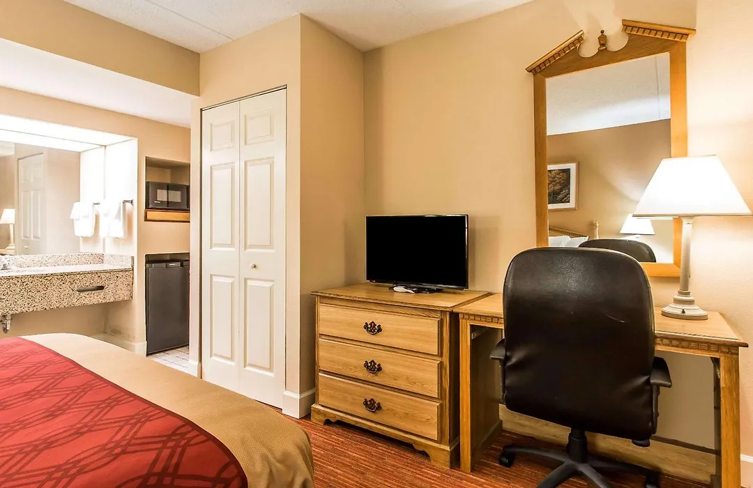 Econo Lodge Inn & Suites Huntsville University Area-1