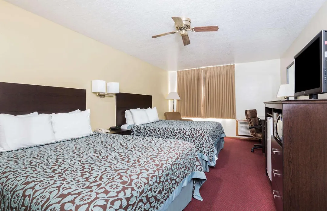 Days Inn By Wyndham Pueblo-1