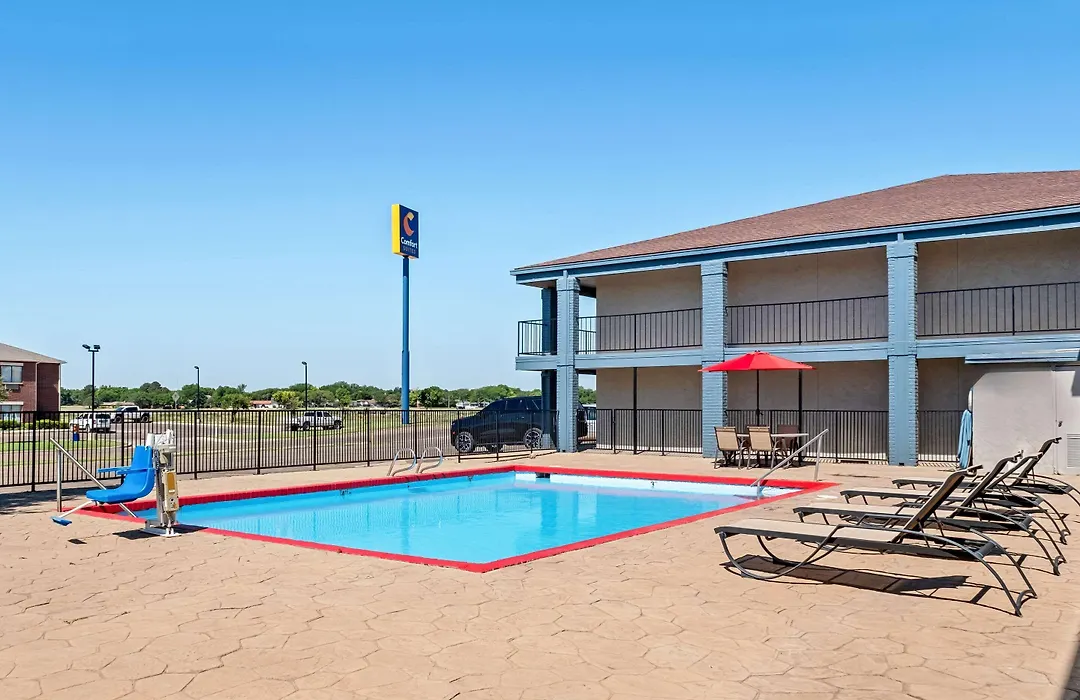 Quality Inn Plainview-1